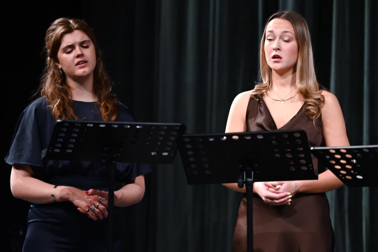 VOCES8 Scholars - All seems beautiful 5